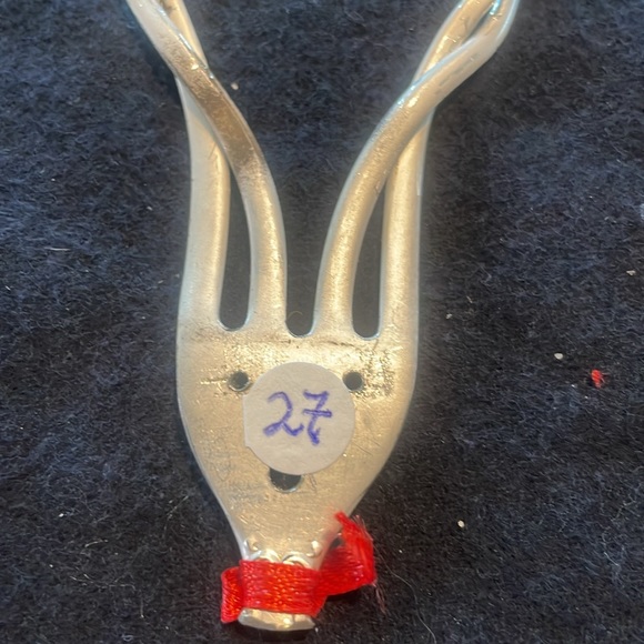 Handmade ornate silver reindeer pendant/ornament with a garnet nose. - Picture 3 of 3